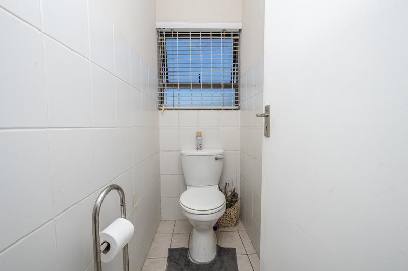 To Let 2 Bedroom Property for Rent in Protea Heights Western Cape